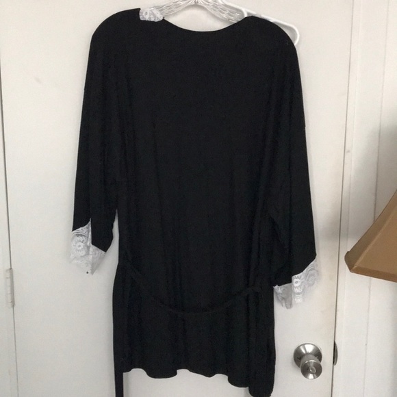 Black Lace Robe - Picture 2 of 4